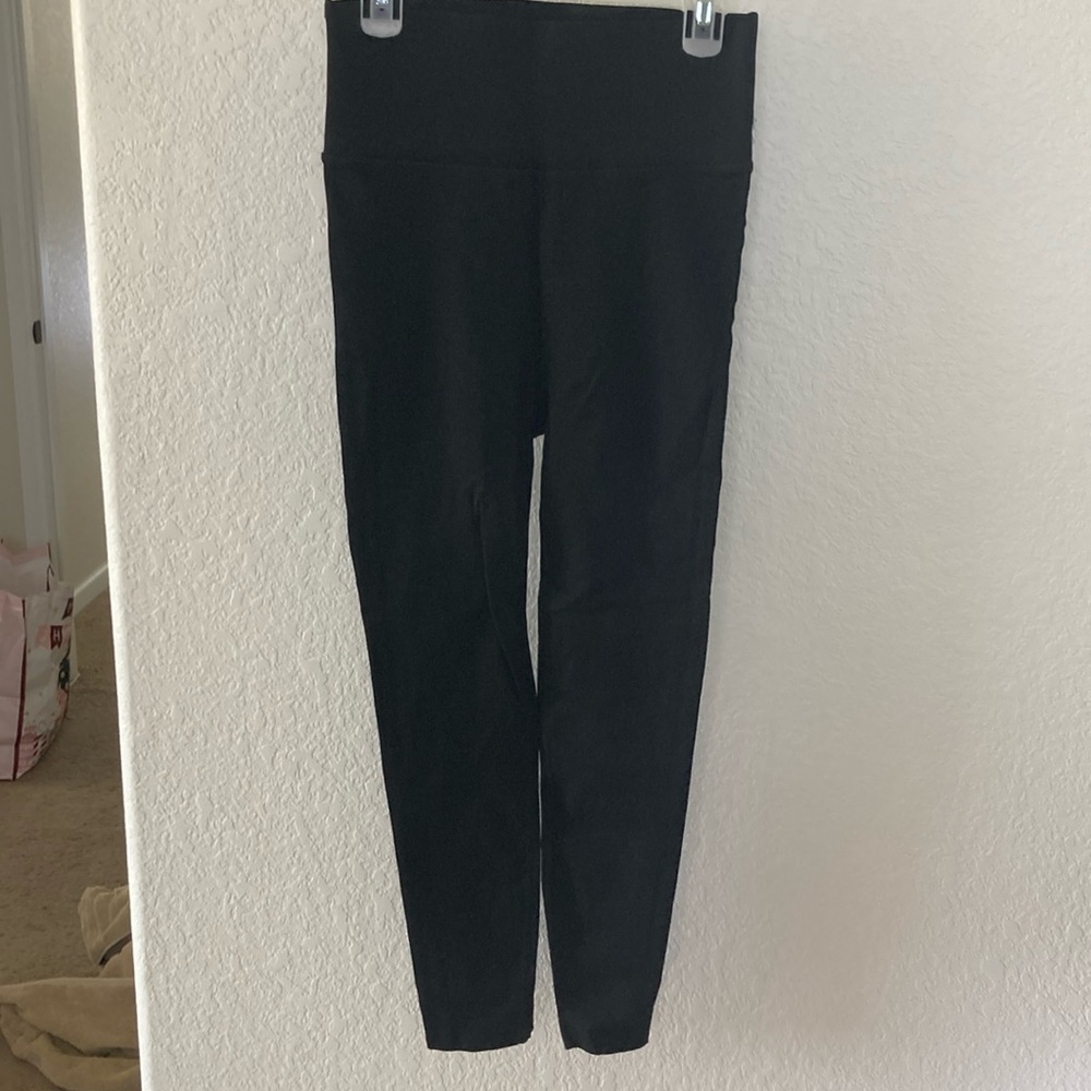 NWOT Fabletics ScupltKnit Leggings